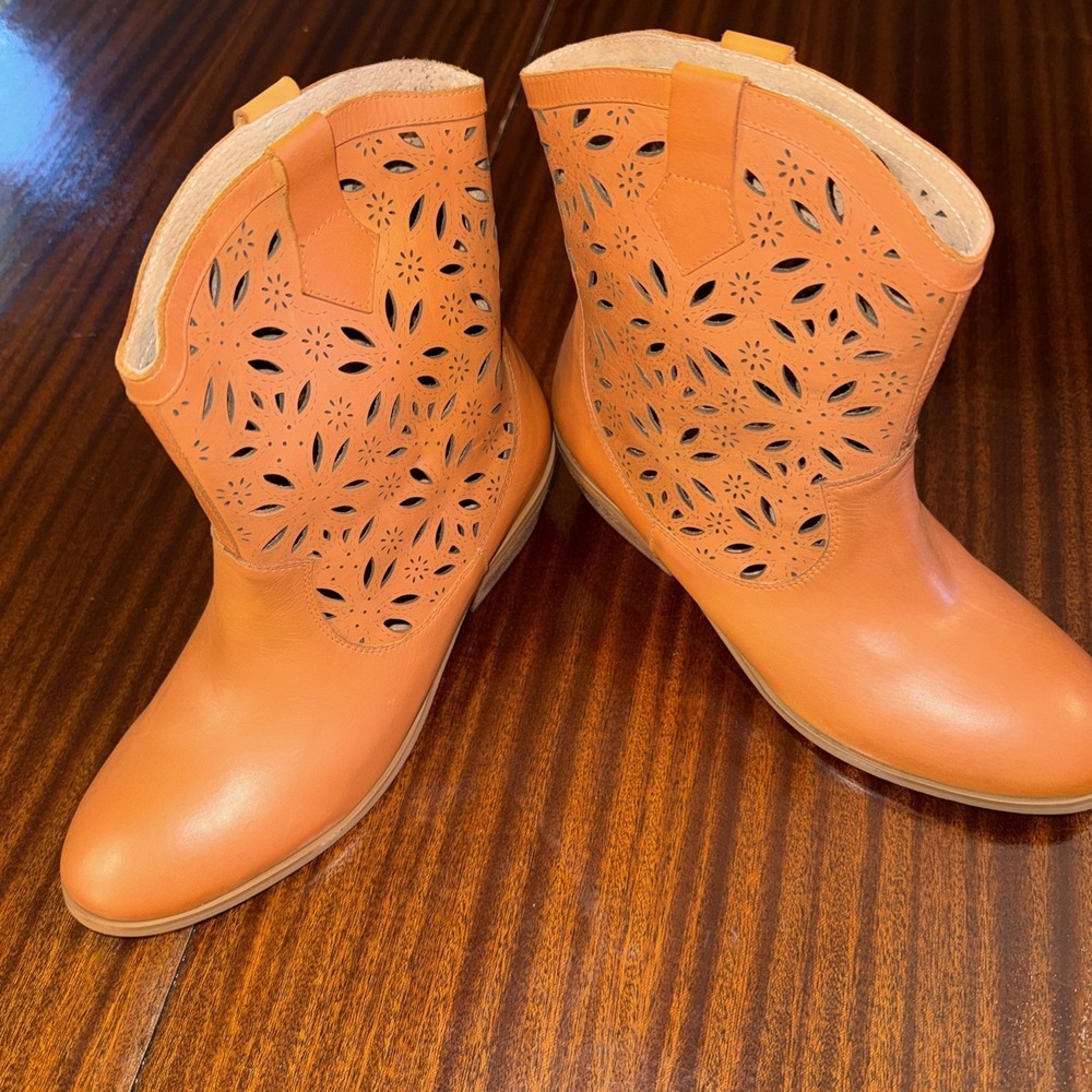 spring step l'artiste Short Boot Womens Size 39/8 Elgin Western Laser Cut Brown